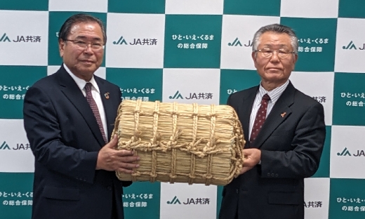 左）JA共済連埼玉県本部運営委員会　坂本会長　　　　　　　右）埼玉県児童福祉施設協議会　丑久保会長